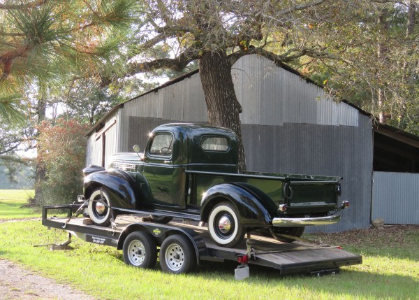 My husband's old truck made a rare visit from the mechanic's garage to our place, so I took the opportunity to get some pictures.